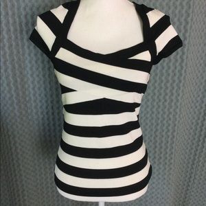 White House Black Market Top 4-3